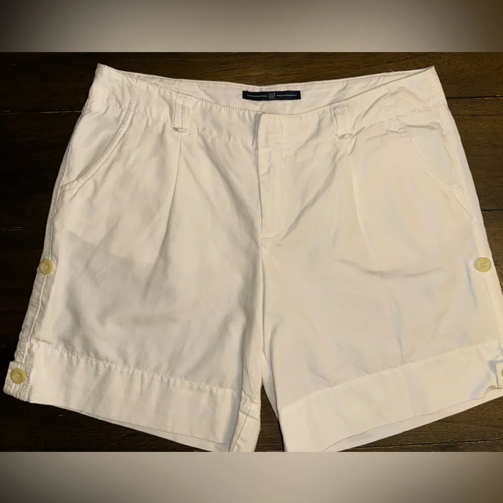 GAP Women’s Shorts Gray Stripes and White Size 10 - Picture 9 of 13